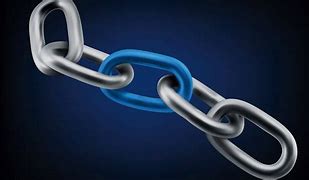 Chain links with one blue link symbolising career connections and resources.